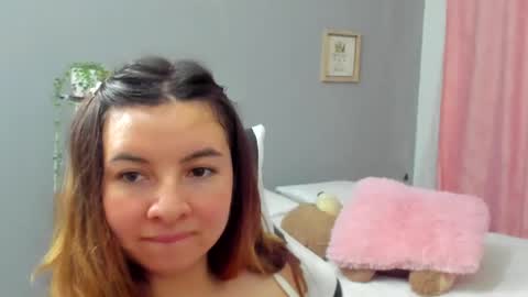 Snapshot of laracat18 chatting on May 2026 12:18:01 AM Lara online show from May 2026 12:18:01 AM