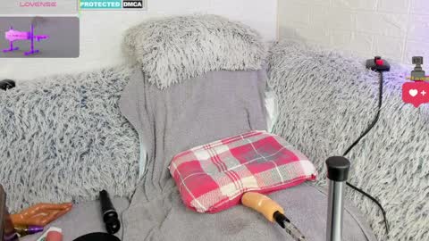 Lara online show from April 2026 10:22:02 PM