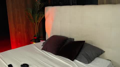 Lara Hartt  online show from May 2026 04:30:01 AM