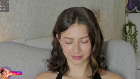 Snapshot of laralane_ chatting on November 2025 01:54:02 PM Lara online show from November 2025 01:54:02 PM