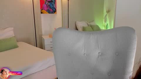 Snapshot of laralane_ chatting on November 2025 01:46:02 PM Lara online show from November 2025 01:46:02 PM