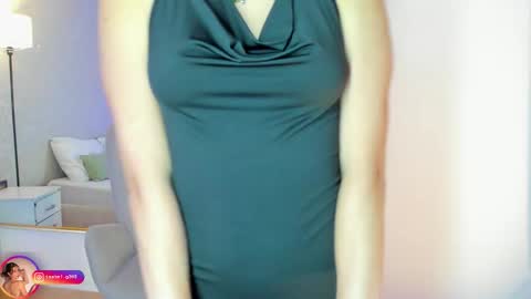 Snapshot of laralane_ chatting on November 2025 01:25:02 PM Lara online show from November 2025 01:25:02 PM