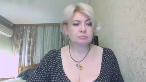 Snapshot of laramrs chatting on November 2025 04:42:02 PM laramrs online show from November 2025 04:42:02 PM