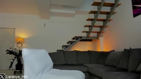 Lara online show from March 2026 09:37:02 AM