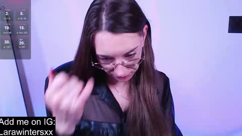 larawinters online show from December 2025 08:06:01 PM