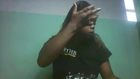 larissa645771 online show from December 2025 03:13:01 AM