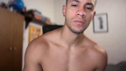 Snapshot of larry_jones chatting on November 2025 01:22:02 PM andrew online show from November 2025 01:22:02 PM