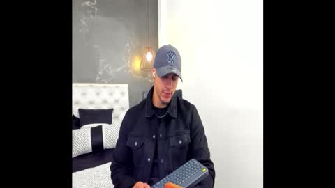 Snapshot of larry_jones chatting on November 2025 01:09:02 PM andrew online show from November 2025 01:09:02 PM