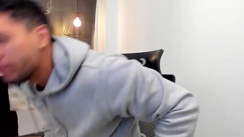 Snapshot of larry_jones chatting on November 2025 01:02:02 PM andrew online show from November 2025 01:02:02 PM