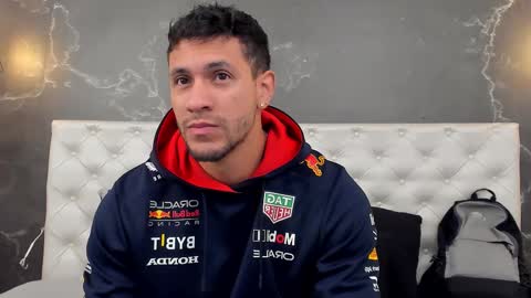 Snapshot of larry_jones chatting on November 2025 01:25:02 PM andrew online show from November 2025 01:25:02 PM