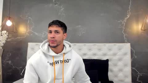 Snapshot of larry_jones chatting on November 2025 01:04:01 PM andrew online show from November 2025 01:04:01 PM