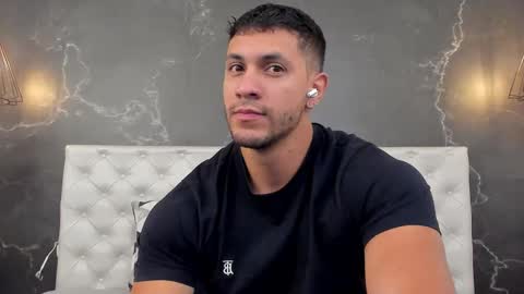 Snapshot of larry_jones chatting on December 2025 01:09:01 PM andrew online show from December 2025 01:09:01 PM