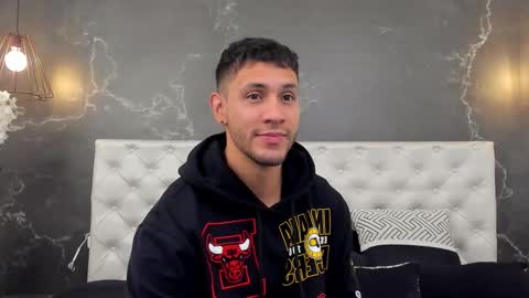 Snapshot of larry_jones chatting on December 2025 01:09:02 PM andrew online show from December 2025 01:09:02 PM