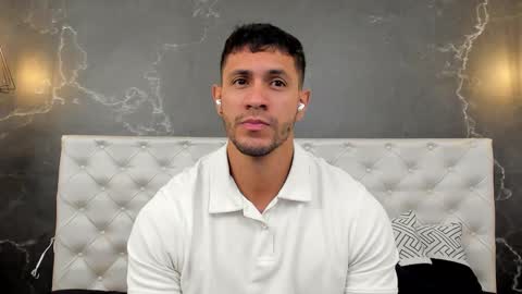 Snapshot of larry_jones chatting on December 2025 01:09:02 PM andrew online show from December 2025 01:09:02 PM