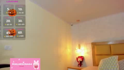 Snapshot of larsonmia chatting on October 2025 12:30:01 PM MIA online show from October 2025 12:30:01 PM