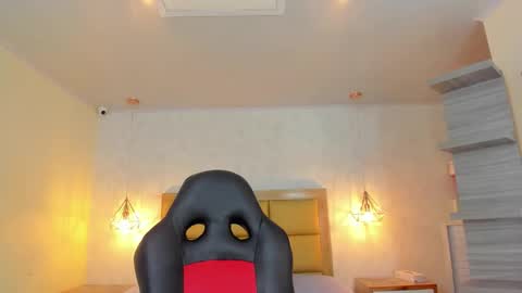 Snapshot of larsonmia chatting on November 2025 12:16:02 PM MIA online show from November 2025 12:16:02 PM