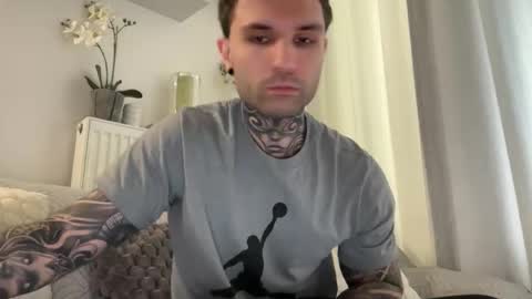 larsskeet online show from November 2025 01:36:01 PM