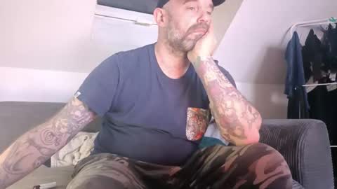 Snapshot of larsvegas1895 chatting on January 2026 03:32:01 AM larsvegas1895 online show from January 2026 03:32:01 AM