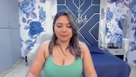 Snapshot of latinaholequeen chatting on November 2025 02:49:02 PM EMMA online show from November 2025 02:49:02 PM
