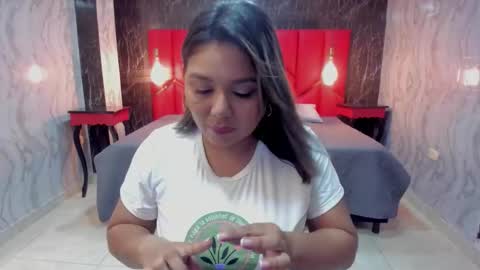 Snapshot of latinaholequeen chatting on November 2025 03:12:02 PM EMMA online show from November 2025 03:12:02 PM