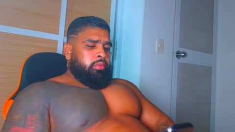 Snapshot of latinhot202423 chatting on January 2026 04:37:02 AM blackBear online show from January 2026 04:37:02 AM