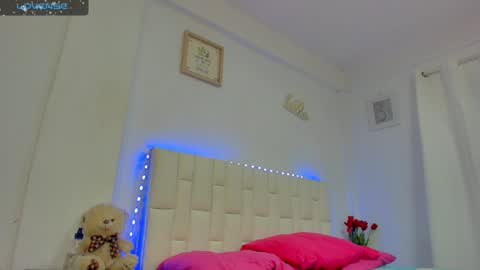 Snapshot of latinlove_sexygirls chatting on October 2025 02:10:01 AM Vanessa online show from October 2025 02:10:01 AM