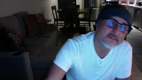 QS - INDEPENDENT MODEL online show from December 2024 08:01:01 AM