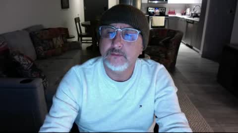 QS - INDEPENDENT MODEL online show from February 2025 05:14:02 AM