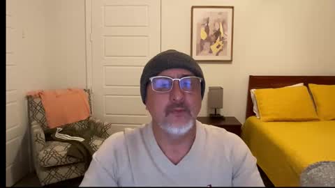 Snapshot of latinnous chatting on December 2025 05:14:02 AM QS - INDEPENDENT MODEL online show from December 2025 05:14:02 AM