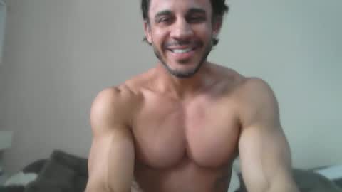 latino_rodri online show from May 2026 10:12:02 AM
