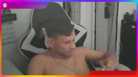 latinofum online show from February 2026 07:45:02 PM