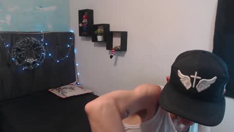 Snapshot of latins_boys_20 chatting on December 2024 02:24:01 AM NICK online show from December 2024 02:24:01 AM