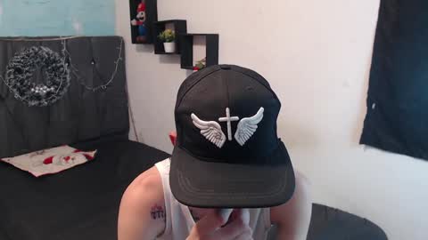 Snapshot of latins_boys_20 chatting on December 2024 04:04:02 AM NICK online show from December 2024 04:04:02 AM