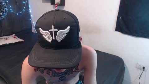 Snapshot of latins_boys_20 chatting on December 2024 07:18:01 AM NICK online show from December 2024 07:18:01 AM