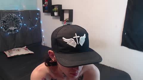 Snapshot of latins_boys_20 chatting on December 2024 10:23:02 AM NICK online show from December 2024 10:23:02 AM