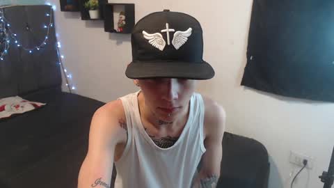 Snapshot of latins_boys_20 chatting on December 2024 04:52:01 AM NICK online show from December 2024 04:52:01 AM