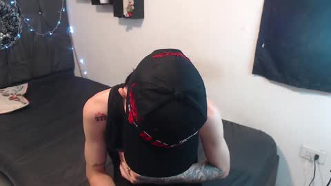 Snapshot of latins_boys_20 chatting on December 2024 04:33:02 AM NICK online show from December 2024 04:33:02 AM