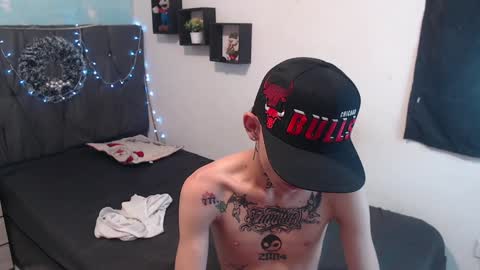 Snapshot of latins_boys_20 chatting on December 2024 09:50:01 AM NICK online show from December 2024 09:50:01 AM