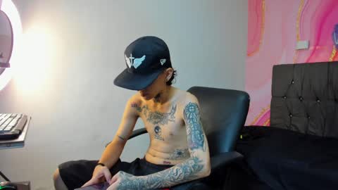 Snapshot of latins_boys_20 chatting on October 2025 09:11:01 PM NICK online show from October 2025 09:11:01 PM