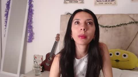 Snapshot of laugreen chatting on June 2026 04:33:01 AM Laura online show from June 2026 04:33:01 AM