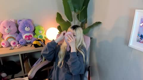 Snapshot of laukyubey1 chatting on October 2025 08:46:02 PM laukyubey1 online show from October 2025 08:46:02 PM