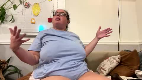 LauLauMa online show from December 2024 01:04:02 AM