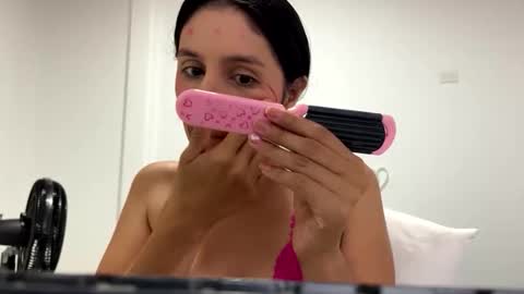 laura  online show from May 2026 07:13:02 AM