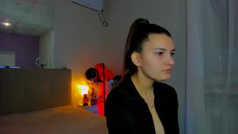 Laura online show from November 2025 06:36:01 AM