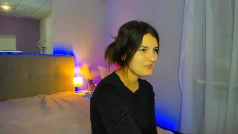 Laura online show from November 2025 05:51:01 AM