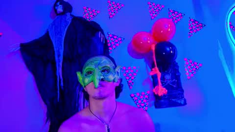 laura_and_kevin online show from October 2025 02:26:02 PM