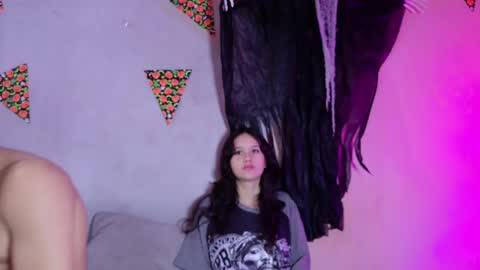 laura_and_kevin online show from October 2025 04:49:01 PM