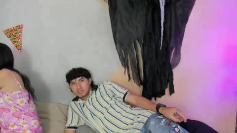 laura_and_kevin online show from November 2025 01:44:01 PM