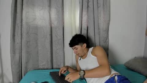 laura_and_kevin online show from December 2025 09:56:02 PM