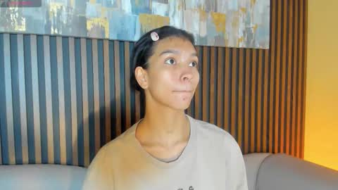 Laura online show from November 2025 12:48:02 PM